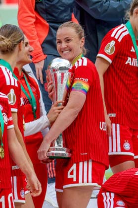 2026 05 14, xsscx, Football, Final DFB Cup Women, VfL Wolfsburg FC Bayern Munich, Season 2025 2026, Rhein Energie Stadium in Cologne The FC Bayern Munich team celebrates their victory in the DFB Cup Final with Glodis Perla Viggosdottir FC Bayern Munich 4 DFB regulations prohibit any use of photographs as image sequences and or quasi video Photo xSandraxScherningxPressefotoKochx Nordrhein Westfalen Germany