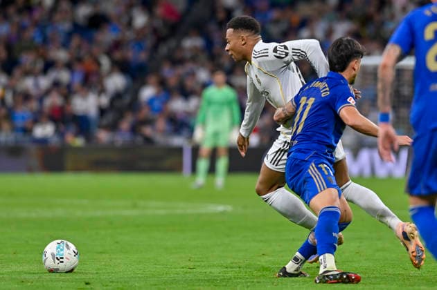 May 15, 2026, Madrid, Madrid, Spain: KYLIAN MBAPPE of Real Madrid CF is fouled during the match corresponding to the thirty-six round of the 2025 26 First Division National League Championship between REAL MADRID C.F. Vs REAL OVIEDO, played at the Bernabeu Stadium on May 14, 2026, in Madrid, Spain. Madrid Spain - ZUMAc312 20260515_zsp_c312_045 Copyright: xOscarxManuelxSanchezx