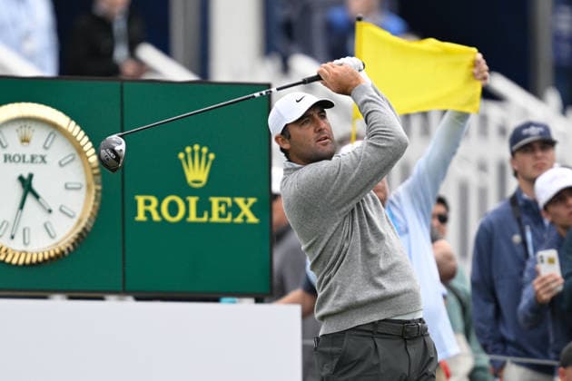 NEWTON SQUARE, PA - MAY 14: Scottie Scheffler of United States of America hits the ball during round one of the 2026 PGA, Golf Herren Championship on May 14th, 2026 at Aronimink Golf Club in Newtown Square, PA.(Photo by Terence Lewis Icon Sportswire) GOLF: MAY 14 PGA PGA Championship EDITORIAL USE ONLY Icon260514047
