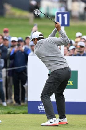 NEWTON SQUARE, PA - MAY 14: Scottie Scheffler of United States of America hits the ball during round one of the 2026 PGA, Golf Herren Championship on May 14th, 2026 at Aronimink Golf Club in Newtown Square, PA.(Photo by Terence Lewis Icon Sportswire) GOLF: MAY 14 PGA PGA Championship EDITORIAL USE ONLY Icon260514054