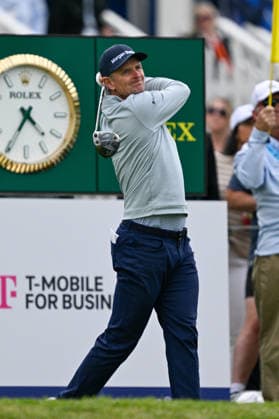 NEWTON SQUARE, PA - MAY 14: Justin Rose of England hits the ball during round one of the 2026 PGA, Golf Herren Championship on May 14th, 2026 at Aronimink Golf Club in Newtown Square, PA.(Photo by Terence Lewis Icon Sportswire) GOLF: MAY 14 PGA PGA Championship EDITORIAL USE ONLY Icon260514076