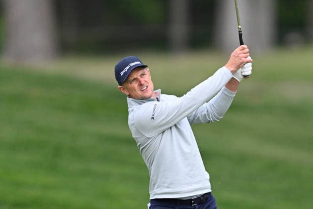NEWTON SQUARE, PA - MAY 14: Justin Rose of England hits the ball during round one of the 2026 PGA, Golf Herren Championship on May 14th, 2026 at Aronimink Golf Club in Newtown Square, PA.(Photo by Terence Lewis Icon Sportswire) GOLF: MAY 14 PGA PGA Championship EDITORIAL USE ONLY Icon260514100