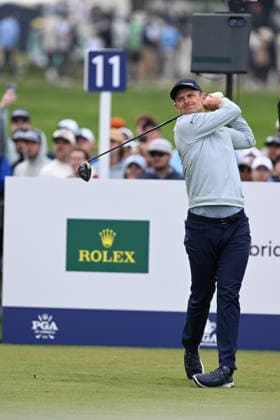 NEWTON SQUARE, PA - MAY 14: Justin Rose of England hits the ball during round one of the 2026 PGA, Golf Herren Championship on May 14th, 2026 at Aronimink Golf Club in Newtown Square, PA.(Photo by Terence Lewis Icon Sportswire) GOLF: MAY 14 PGA PGA Championship EDITORIAL USE ONLY Icon260514107