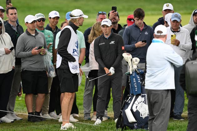 NEWTON SQUARE, PA - MAY 14: Matt Fitzpatrick of England prepares to hit the ball in the crowd during round one of the 2026 PGA, Golf Herren Championship on May 14th, 2026 at Aronimink Golf Club in Newtown Square, PA.(Photo by Terence Lewis Icon Sportswire) GOLF: MAY 14 PGA PGA Championship EDITORIAL USE ONLY Icon260514120