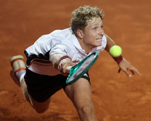 (260515) -- ROME, May 15, 2026 -- Martin Landaluce of Spain hits a return during the men s singles quarterfinal match between Martin Landaluce of Spain and Daniil Medvedev of Russia at the ATP, Tennis Herren Italian Open in Rome, Italy, May 14, 2026. ) (SP)ITALY-ROME-TENNIS-ATP-MARTIN LANDALUCE VS DANIIL MEDVEDEV LixJing 
