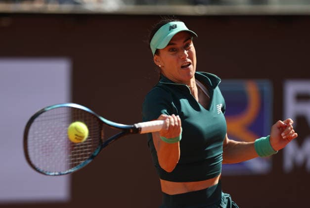 (260515) -- ROME, May 15, 2026 -- Sorana Cirstea of Romania hits a return during the women s singles semi final match between Coco Gauff of the United States and Sorana Cirstea of Romania at the WTA, Tennis Damen Italian Open in Rome, Italy, May 14, 2026. ) (SP)ITALY-ROME-TENNIS-WTA-ITALIAN OPEN-WOMEN S SINGLES-COCO GAUFF VS SORANA CIRSTEA LixJing 