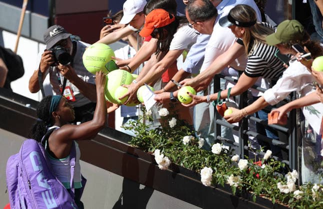 (260515) -- ROME, May 15, 2026 -- Coco Gauff (below) of the United States sign autographs for fans after the women s singles semi final match between Coco Gauff of the United States and Sorana Cirstea of Romania at the WTA, Tennis Damen Italian Open in Rome, Italy, May 14, 2026. ) (SP)ITALY-ROME-TENNIS-WTA-ITALIAN OPEN-WOMEN S SINGLES-COCO GAUFF VS SORANA CIRSTEA LixJing 
