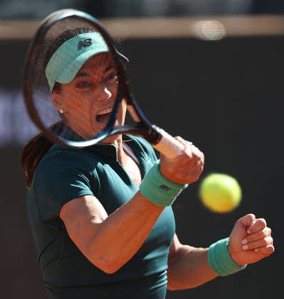 (260515) -- ROME, May 15, 2026 -- Sorana Cirstea of Romania hits a return during the women s singles semi final match between Coco Gauff of the United States and Sorana Cirstea of Romania at the WTA, Tennis Damen Italian Open in Rome, Italy, May 14, 2026. ) (SP)ITALY-ROME-TENNIS-WTA-ITALIAN OPEN-WOMEN S SINGLES-COCO GAUFF VS SORANA CIRSTEA LixJing 