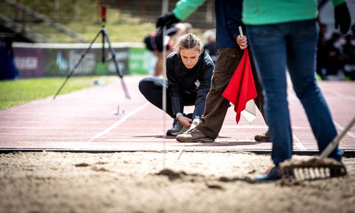 7 Wiesbadener Sprungmeeting WI JUMP Wiesbaden, 14 05 2026 Impression A female judge measuring an attempt in the long jump 7 Wiesbadener Sprungmeeting WI JUMP on 14 05 2026 at the Helmut Schön Sportpark in Wiesbaden Hessen Copyright: xBEAUTIFULxSPORTS R.xSchmittx