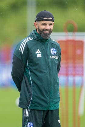 14 05 2026, Football, Training of FC Schalke 04 Coach Miron Muslic FC Schalke 04 laughs Gelsenkirchen Training ground FC Schalke 04 NRW Germany xRHR PHOTO YYx Copyright: RHR-FOTOx RHR-FOTO YY