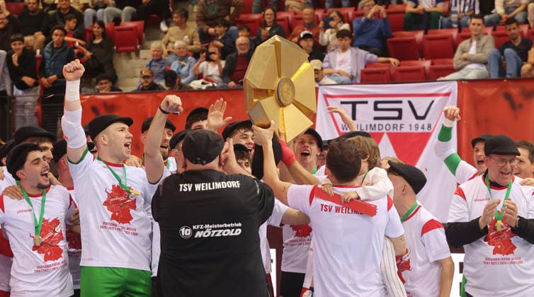 Stuttgart , Futsal Bundesliga Final German Championship Game 2 , TSV Weilimdorf vs HOT 05 Futsal , Cheers Weilimdorf with the trophy