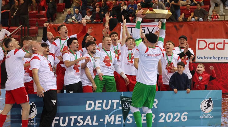 Stuttgart , Futsal Bundesliga Final German Championship Game 2 , TSV Weilimdorf vs HOT 05 Futsal , Cheers Weilimdorf , Philipp Pless with bowl