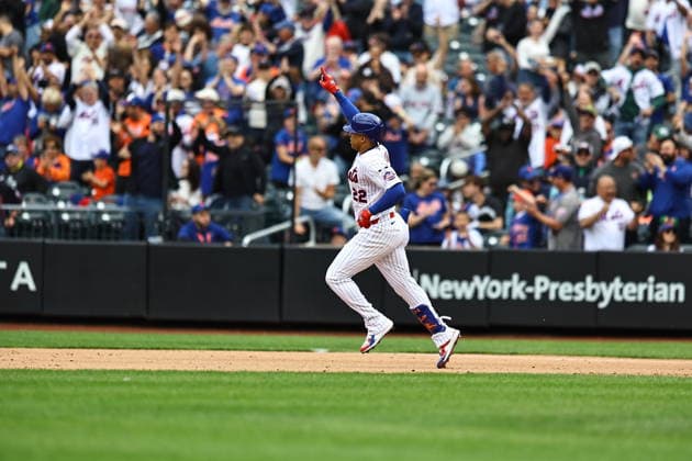 MLB, Baseball Herren, USA Tigers Vs. Mets New York Mets player Juan Soto 22 gestures towards the bullpen as he rounds the bases after hitting a home run during the seventh inning of a baseball game against the Detroit Tigers at Citi Field in Flushing, New York, on May 14, 2026. Flushing N.Y. United States  Copyright: xGordonxDonovanx originalFilename:donovan-mlbtiger260514_npJ0K.jpg