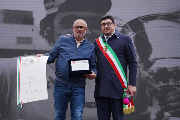Wilfried Reybrouck with Formia mayor during Stage 7 of the Giro d™Italia from Formia to Blockhaus, Italy. Friday May 15, 2026.  Copyright: xMassimoxPaolonex xLaPressex