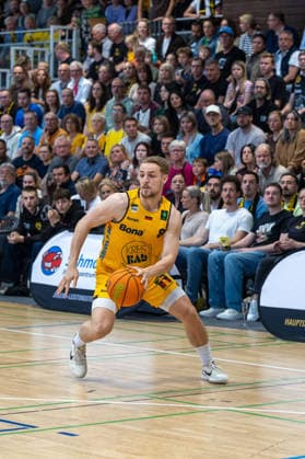 Mathis Moenninghoff BG Goettingen, 17 Lucas Mayer Bozic Estriche Knights Kirchheim, 08 GER, Bozic Estriche Knights Kirchheim vs BG Goettingen, BARMER 2 Basketball Bundesliga, Playoffs Game 4, Season 2025 2026, 14 05 2026 GER, Bozic Estriche Knights Kirchheim vs BG Goettingen, BARMER 2 Basketball Bundesliga, Playoffs Game 4, Season 2025 2026, 14 05 2026 Goeppingen Copyright: xEibner-Pressefoto NinaxSanderx EP_NSR