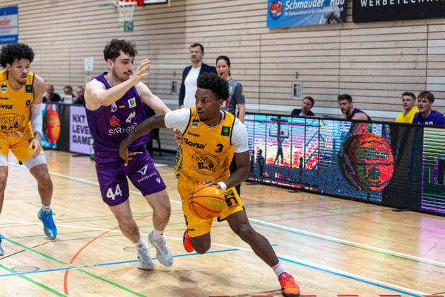 Julius Boehmer BG Goettingen, 44 Charles Tyorne Harris Jr Bozic Estriche Knights Kirchheim, 03 GER, Bozic Estriche Knights Kirchheim vs BG Goettingen, BARMER 2 Basketball Bundesliga, Playoffs Game 4, Season 2025 2026, 14 05 2026 GER, Bozic Estriche Knights Kirchheim vs BG Goettingen, BARMER 2 Basketball Bundesliga, Playoffs Game 4, Season 2025 2026, 14 05 2026 Goeppingen Copyright: xEibner-Pressefoto NinaxSanderx EP_NSR