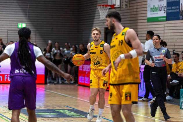 Jordan Sears BG Goettingen, 03 KIr08 Aeneas Jung Bozic Estriche Knights Kirchheim, 19 Danjana Rey Referee GER, Bozic Estriche Knights Kirchheim vs BG Goettingen, BARMER 2 Basketball Bundesliga, Playoffs Game 4, Season 2025 2026, 14 05 2026 GER, Bozic Estriche Knights Kirchheim vs BG Goettingen, BARMER 2 Basketball Bundesliga, Playoffs Game 4, Season 2025 2026, 14 05 2026 Goeppingen Copyright: xEibner-Pressefoto NinaxSanderx EP_NSR