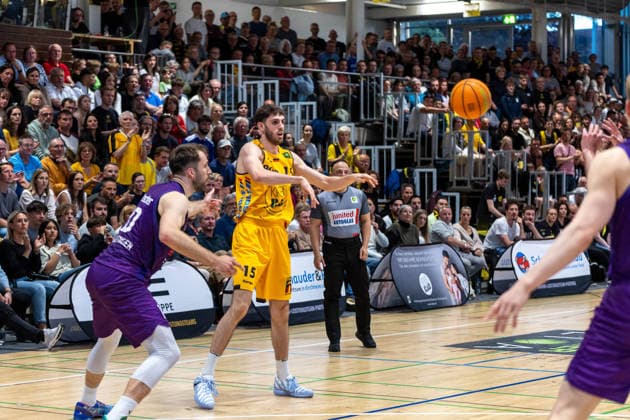 Hendrik Helge Drescher BG Goettingen, 10 Nil Failenschmid Clavera Bozic Estriche Knights Kirchheim, 15 GER, Bozic Estriche Knights Kirchheim vs BG Goettingen, BARMER 2 Basketball Bundesliga, Playoffs Game 4, Season 2025 2026, 14 05 2026 GER, Bozic Estriche Knights Kirchheim vs BG Goettingen, BARMER 2 Basketball Bundesliga, Playoffs Game 4, Season 2025 2026, 14 05 2026 Goeppingen Copyright: xEibner-Pressefoto NinaxSanderx EP_NSR