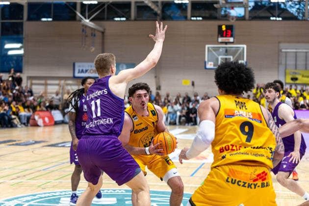 Robin Lodders BG Goettingen, 11 Nicholas Gerard Spinoso Bozic Estriche Knights Kirchheim, 13 Tylan James Pope Bozic Estriche Knights Kirchheim, 09 GER, Bozic Estriche Knights Kirchheim vs BG Goettingen, BARMER 2 Basketball Bundesliga, Playoffs Game 4, Season 2025 2026, 14 05 2026 GER, Bozic Estriche Knights Kirchheim vs BG Goettingen, BARMER 2 Basketball Bundesliga, Playoffs Game 4, Season 2025 2026, 14 05 2026 Goeppingen Copyright: xEibner-Pressefoto NinaxSanderx EP_NSR