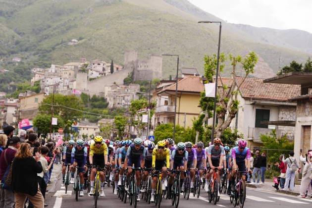 The pack rides during Stage 7 of the Giro d™Italia from Formia to Blockhaus, Italy. Friday May 15, 2026.  Copyright: xFabioxFerrarix xLaPressex