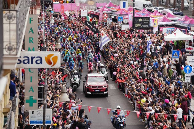 Riders at the strat during Stage 7 of the Giro d™Italia from Formia to Blockhaus, Italy. Friday May 15, 2026.  Copyright: xMassimoxPaolonex xLaPressex