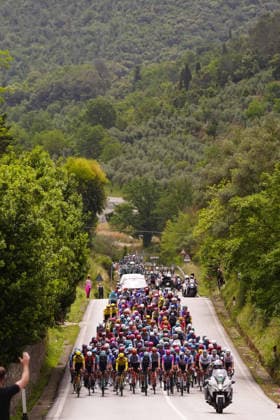The pack rides during Stage 7 of the Giro d™Italia from Formia to Blockhaus, Italy. Friday May 15, 2026.  Copyright: xFabioxFerrarix xLaPressex