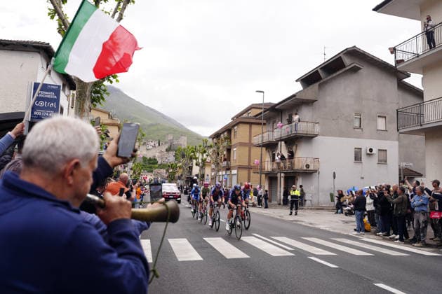 The pack rides during Stage 7 of the Giro d™Italia from Formia to Blockhaus, Italy. Friday May 15, 2026.  Copyright: xFabioxFerrarix xLaPressex