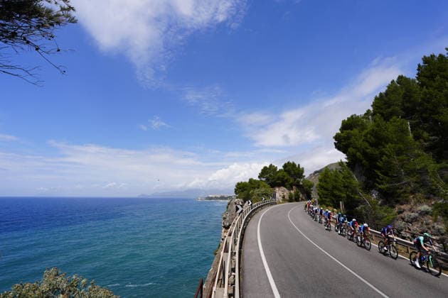 The pack rides during Stage 7 of the Giro d™Italia from Formia to Blockhaus, Italy. Friday May 15, 2026.  Copyright: xFabioxFerrarix xLaPressex