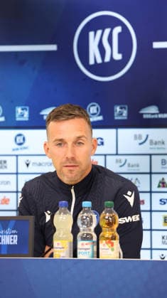 15 05 2026, xrekx, Fußball 2 Bundesliga, Karlsruher SC Pressekonferenz v l Christian Eichner Trainer Karlsruher SC DFL DFB REGULATIONS PROHIBIT ANY USE OF PHOTOGRAPHS as IMAGE SEQUENCES and or QUASI VIDEO Karlsruhe