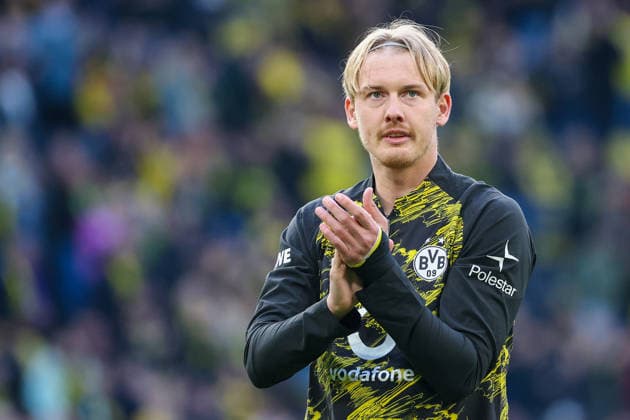 1 Bundesliga Borussia Dortmund Eintracht Frankfurt on 08 05 2026 at Signal Iduna Park in Dortmund Julian Brandt Dortmund 10 thanks the fans MH