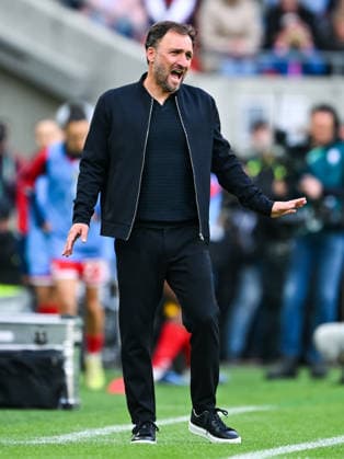 Jose Barcala FC Bayern Muenchen, Head Coach reacts at the sideline GER, Women, DFB Pokal Final, VfL Wolfsburg vs FC Bayern München, 14 05 2025 DFB REGULATIONS PROHIBIT ANY USE OF PHOTOGRAPHS as IMAGE SEQUENCES and or QUASI VIDEO Women, DFB Pokal Final, VfL Wolfsburg vs FC Bayern München Köln Copyright: xEibner-Pressefoto FlorianxWiegandx EP_FWD