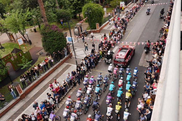 The riders at the start during Stage 7 of the Giro d™Italia from Formia to Blockhaus, Italy. Friday May 15, 2026.  Copyright: xMassimoxPaolonex xLaPressex