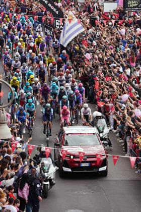 The riders at the start during Stage 7 of the Giro d™Italia from Formia to Blockhaus, Italy. Friday May 15, 2026.  Copyright: xMassimoxPaolonex xLaPressex