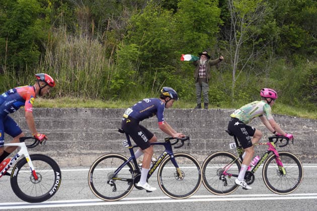 The pack rides during Stage 7 of the Giro d™Italia from Formia to Blockhaus, Italy. Friday May 15, 2026.  Copyright: xFabioxFerrarix xLaPressex
