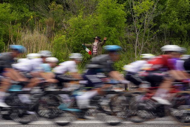 The pack rides during Stage 7 of the Giro d™Italia from Formia to Blockhaus, Italy. Friday May 15, 2026.  Copyright: xFabioxFerrarix xLaPressex
