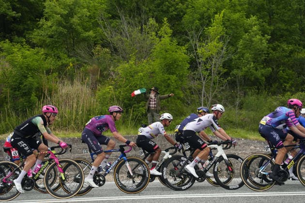 The pack rides during Stage 7 of the Giro d™Italia from Formia to Blockhaus, Italy. Friday May 15, 2026.  Copyright: xFabioxFerrarix xLaPressex
