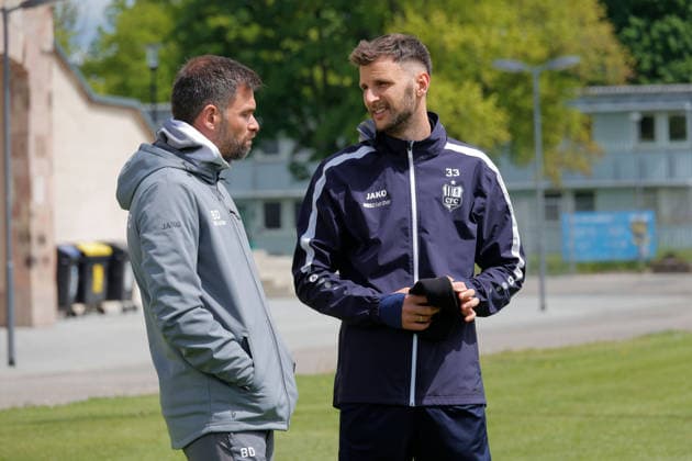 Training CFC 15 05 2026, Chemnitz, Sportforum, Sport, Football, Regionalliga Nordost 2025 2026, CFC, Training The CFC team meets for the last training session in the 2025 26 season before the match against BFC Dynamo VL Coach Benlamin Duda and Dejan Bozic in conversation Chemnitz Saxony BRD