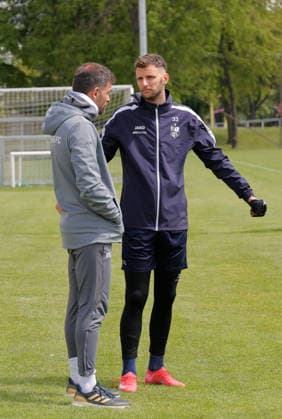 Training CFC 15 05 2026, Chemnitz, Sportforum, Sport, Football, Regionalliga Nordost 2025 2026, CFC, Training The CFC team meets for the last training session in the 2025 26 season before the match against BFC Dynamo VL Coach Benlamin Duda and Dejan Bozic in conversation Chemnitz Saxony BRD