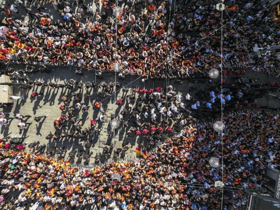 Galatasaray celebrates Turkish Super Lig title in Istanbul ISTANBUL, TURKIYE – MAY 15: Galatasaray players celebrate atop an open-top bus after clinching the 2025-26 Turkish Super Lig title, departing from in front of the historic Galatasaray High School, as thousands of fans line the streets of Istanbul, Turkiye on May 15, 2026. Muhammed Enes Yildirim Anadolu Istanbul Turkey. Editorial use only. Please get in touch for any other usage.  Copyright: x2026xAnadoluxMuhammedxEnesxYildirimx
