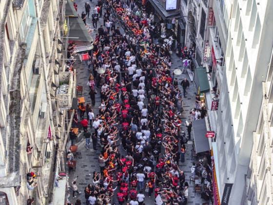 Galatasaray celebrates Turkish Super Lig title in Istanbul ISTANBUL, TURKIYE – MAY 15: Galatasaray players celebrate atop an open-top bus after clinching the 2025-26 Turkish Super Lig title, departing from in front of the historic Galatasaray High School, as thousands of fans line the streets of Istanbul, Turkiye on May 15, 2026. Muhammed Enes Yildirim Anadolu Istanbul Turkey. Editorial use only. Please get in touch for any other usage.  Copyright: x2026xAnadoluxMuhammedxEnesxYildirimx
