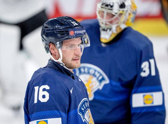 LKS 20260515 Finland s captain Aleksander Barkov (16) and goalkeeper Justus Annunen before the 2026 IIHF Ice hockey, Eishockey World Championships preliminary round group A match between Finland and Germany in Zurich, Switzerland on May 15, 2026. - RONI REKOMAA Zürich Switzerland rH1RH01d8vI  Copyright: xRonixRekomaax rH1RH01d8vI