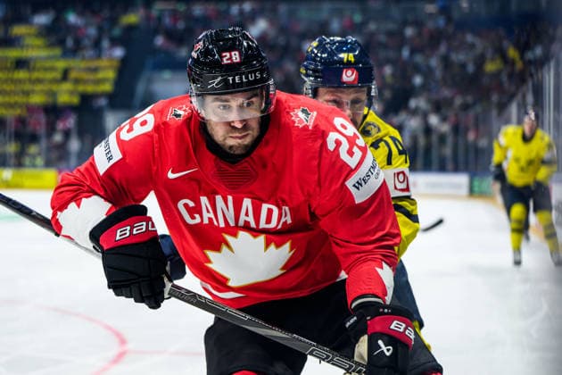 260515 Parker Wotherspoon of Canada and Rasmus Asplund of Sweden during the 2026 IIHF Ice Hockey World Championship match between Canada and Sweden on May 15, 2026 in Fribourg Photo Jesper Zerman BILDBYRAN kod JZ JZ0714 ishockey ice hockey ishockey vm 2026 vm 2026 iihf world championship kanada canada sverige sweden bbeng  Copyright: JESPERxZERMAN BB260515BB172