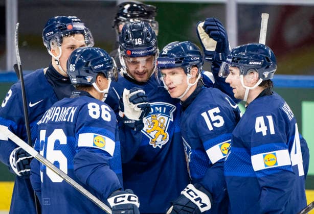LKS 20260515 Finland s Jesse Puljujärvi (L to R), Teuvo Teräväinen, Aleksander Barkov, Anton Lundell and Ville Heinola celebrate the opening 1-0 goal by Lundell during the 2026 IIHF Ice hockey, Eishockey World Championships preliminary round group A match between Finland and Germany in Zurich, Switzerland on May 15, 2026. - RONI REKOMAA Zürich Switzerland Rl93igZy5Kw  Copyright: xRonixRekomaax Rl93igZy5Kw