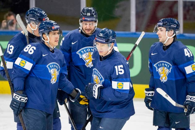 LKS 20260515 Finland s Jesse Puljujärvi (L to R), Teuvo Teräväinen, Aleksander Barkov, Anton Lundell and Ville Heinola celebrate the opening 1-0 goal by Lundell during the 2026 IIHF Ice hockey, Eishockey World Championships preliminary round group A match between Finland and Germany in Zurich, Switzerland on May 15, 2026. - RONI REKOMAA Zürich Switzerland UrPjcMHn5lo  Copyright: xRonixRekomaax UrPjcMHn5lo