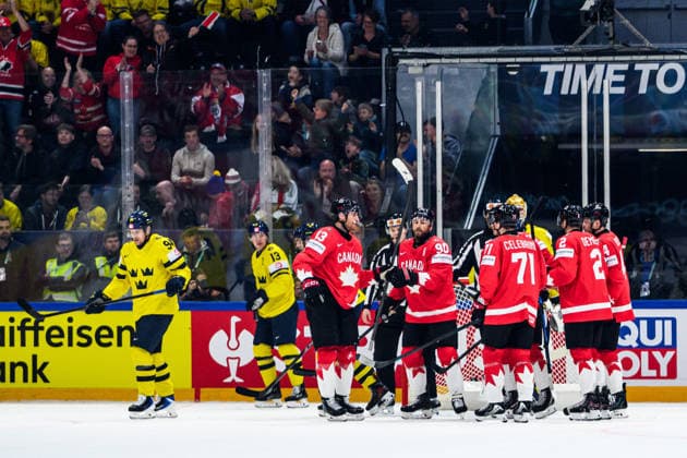 260515 Players of Canada celebrate 2 0 by Ryan O Reilly during the 2026 IIHF Ice Hockey World Championship match between Canada and Sweden on May 15, 2026 in Fribourg Photo Jesper Zerman BILDBYRAN kod JZ JZ0714 ishockey ice hockey ishockey vm 2026 vm 2026 iihf world championship kanada canada sverige sweden bbeng jubel  Copyright: JESPERxZERMAN BB260515BB198