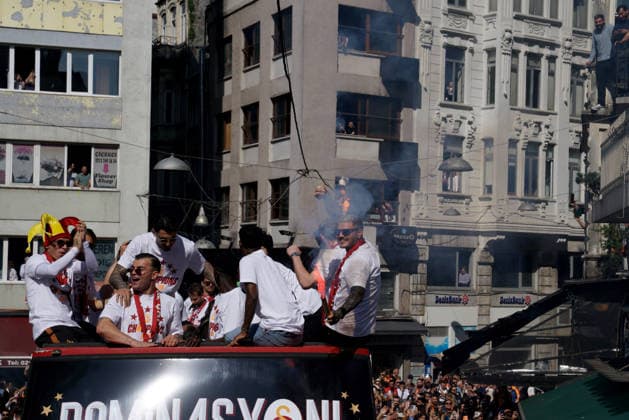 May 15, 2026, Beyoglu, Istanbul, Turkey: Galatasaray s MAURO ICARDI with teammates on the bus parade as they celebrate winning Super Lig in Istanbul on May 15, 2026. Beyoglu Turkey - ZUMAu194 20260515_zip_u194_004 Copyright: xTolgaxUluturkx