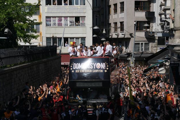 May 15, 2026, Beyoglu, Istanbul, Turkey: Galatasaray players on the bus parade as they celebrate winning Super Lig in Istanbul on May 15, 2026. Beyoglu Turkey - ZUMAu194 20260515_zip_u194_005 Copyright: xTolgaxUluturkx