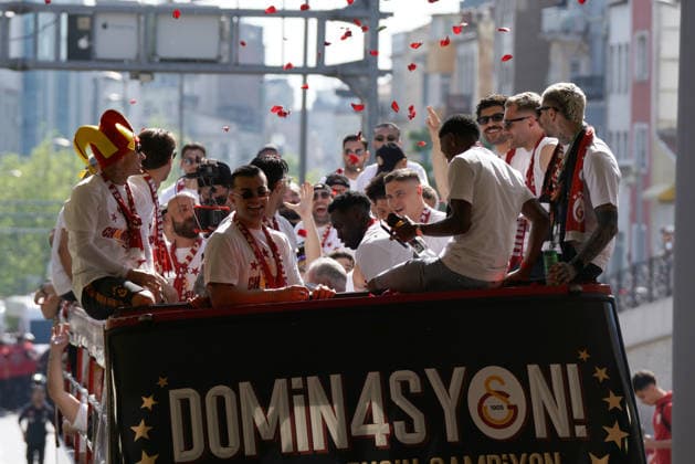 May 15, 2026, Beyoglu, Istanbul, Turkey: Galatasaray players on the bus parade as they celebrate winning Super Lig in Istanbul on May 15, 2026. Beyoglu Turkey - ZUMAu194 20260515_zip_u194_012 Copyright: xTolgaxUluturkx