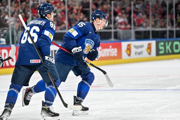ZURICH, SWITZERLAND MAY 15 Anton Lundell of Finland R celebrates his goal during the 2026 IIHF Ice Hockey World Championship Switzerland game between Finland and Germany at Swiss Life Arena on May 15, 2026 in Zurich, Zurich Zurich Swiss Life Arena Zurich Switzerland Copyright: xJustPictures.ch AndreaxBrancax jp-en-EuSpIm-JP7_ANB_Fin_Ger_15052026_8251