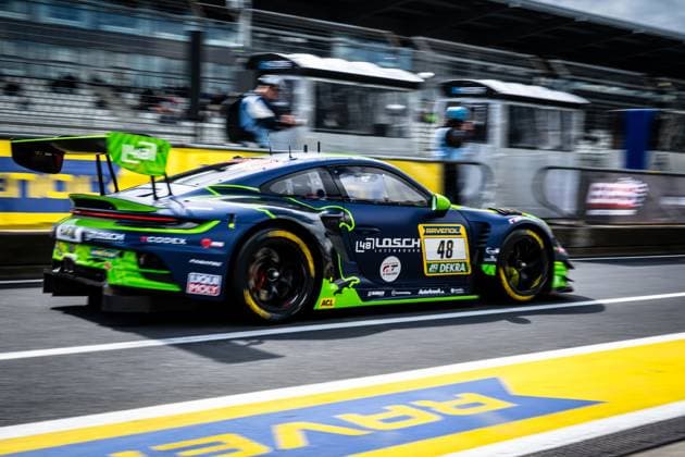 The Porsche 911 GT3 with starting number 48 of the 48 LOSCH Motorsport by BLACK FALCON team Daan Arrow Dylan Pereira Patrick Assenheimer Tobias Müller 48 LOSCH Motorsport by BLACK FALCON drives through the pit lane at the Nürburgring The dark blue and neon green vehicle bears the sponsors RAVENOL, DEKRA, LIQUI MOLY and Fanatec and is adorned with the GT Challenge logo Porsche 911 GT3 48 by LOSCH Motorsport in the pit lane Copyright: xMichaelxGelhardtx